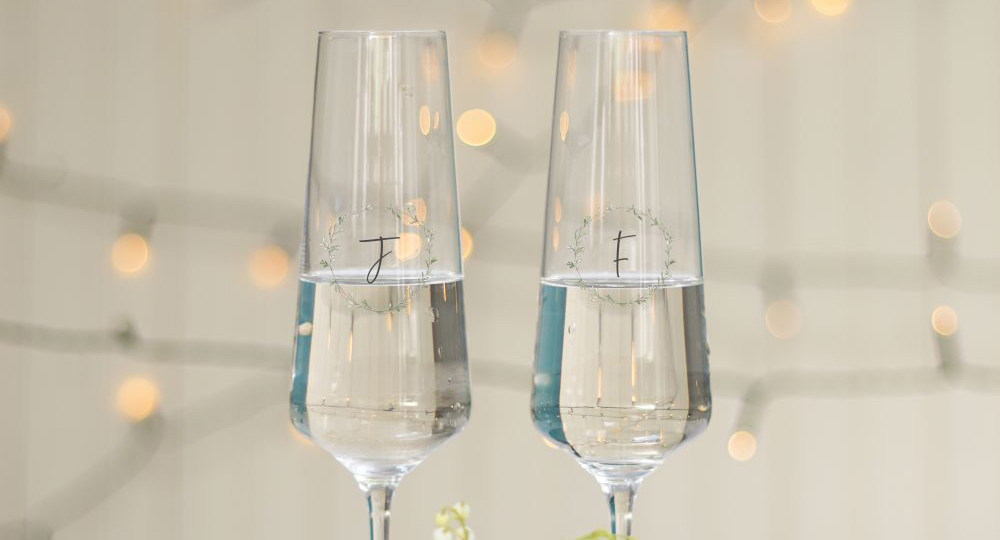 Pair of Green Wreath Champagne Glasses