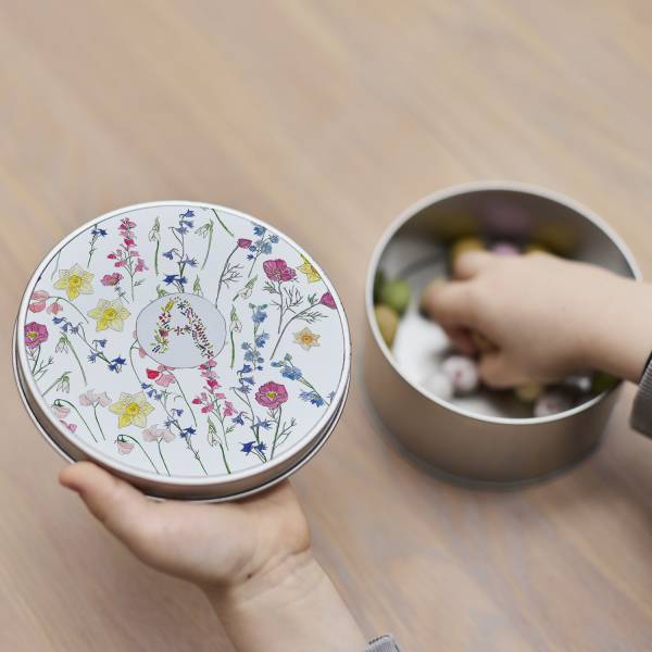 Round Easter tin with mini eggs with birth flower illustrations